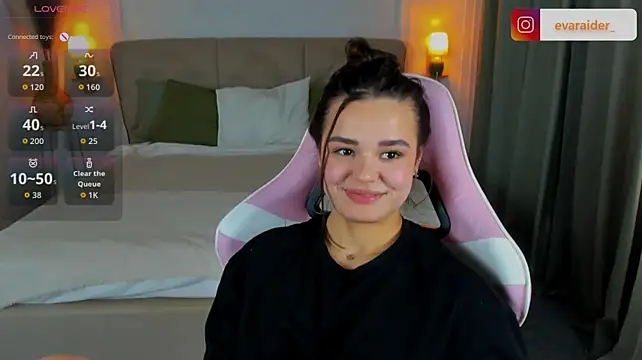 EvaRaider live cam
