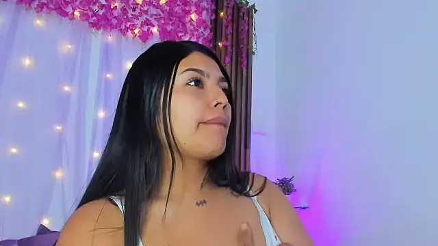 SaraAldridge live cam on StripChat