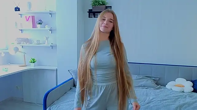 EffieFruin live cam on StripChat