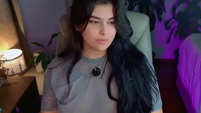 Nannicutee live cam on StripChat