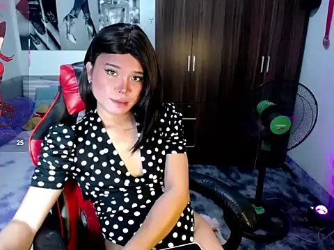 sofiathe1st live cam on StripChat