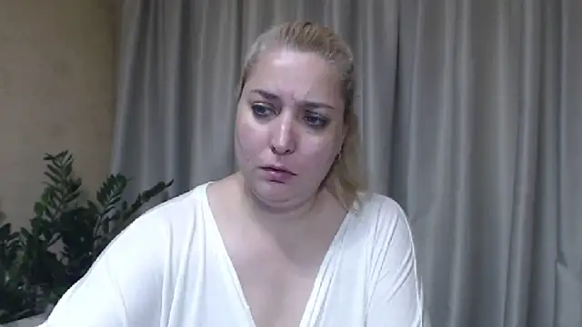 sweetpussy13 live cam on StripChat