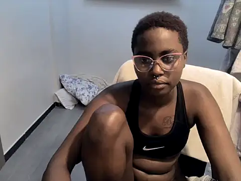 sweetsin12 live cam on StripChat