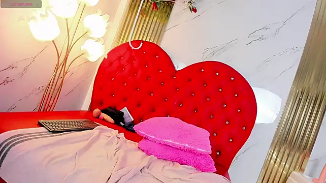 dianamilf live cam on StripChat