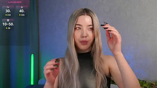 LindaThackerr live sex cam