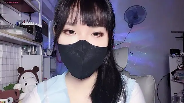 Tieu-May live cam on StripChat