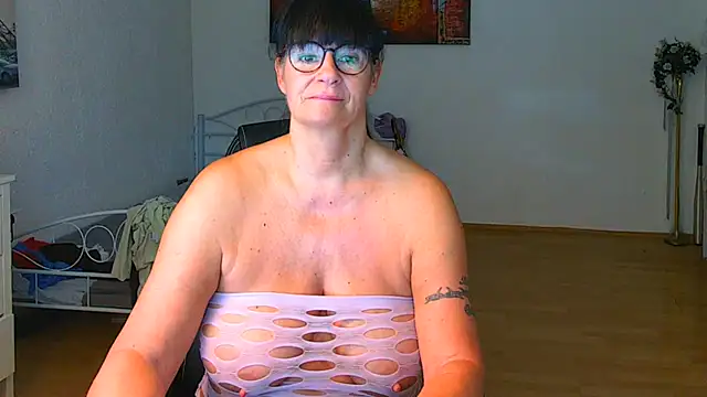 Sylly live cam on StripChat