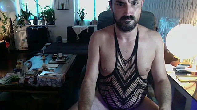 tomz0819 live cam on StripChat
