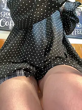 secretly_masturbating live cam on StripChat