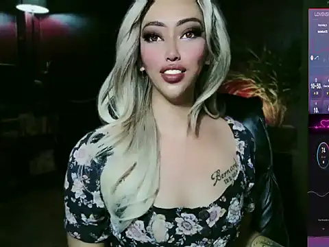 prettybushy live cam on StripChat
