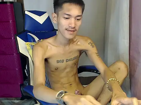 riks_tyler (Ask my age) - get me naked and make me cum!!