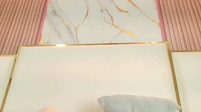 ScarletMilf_1 live cam on StripChat