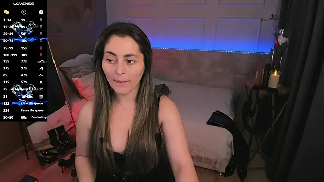 KylieMellow live cam on StripChat