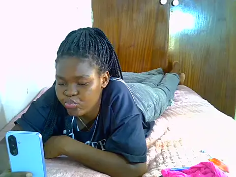 VirginPrincess06 live cam on StripChat