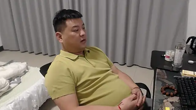 zhang1118 live cam on StripChat