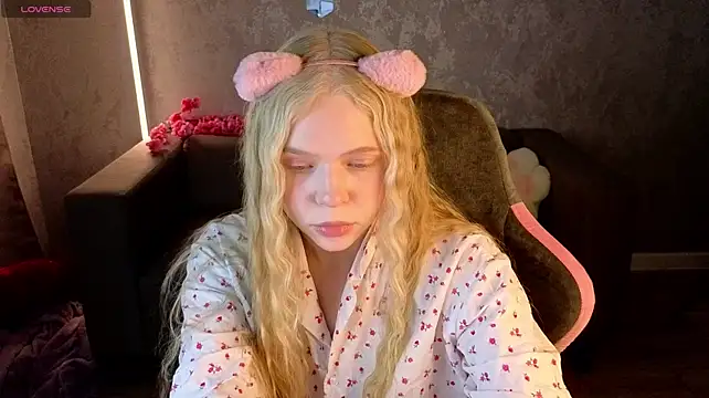 Sweet_Angelll live cam on StripChat