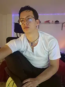 Brandon_starkk live cam on StripChat