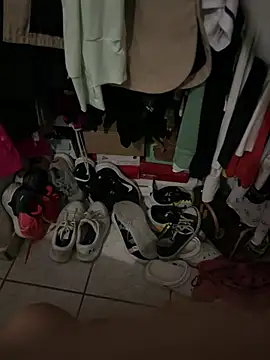 LatinaCalienteMilf live sex cam