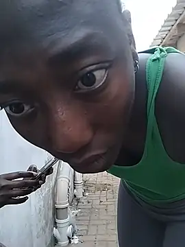 Melanin2002 live cam on StripChat