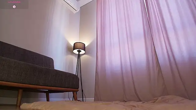 frozensakura live cam on StripChat