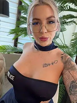 IveySin live cam on StripChat