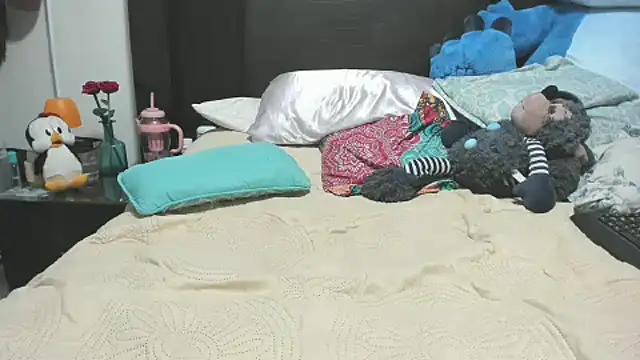 AnaisColly1 live cam on StripChat