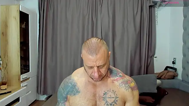 samson_legend (Ask my age) - Apply oil to your body and masturbate un
