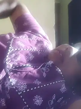 yamini1431 live cam on StripChat