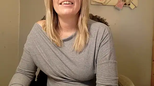 Ellie_Jax