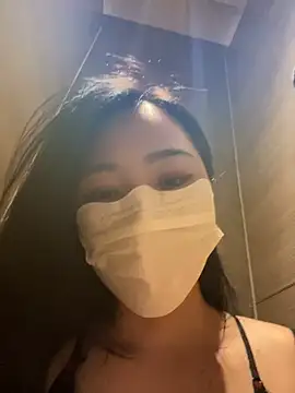 Nini_11 live cam on StripChat