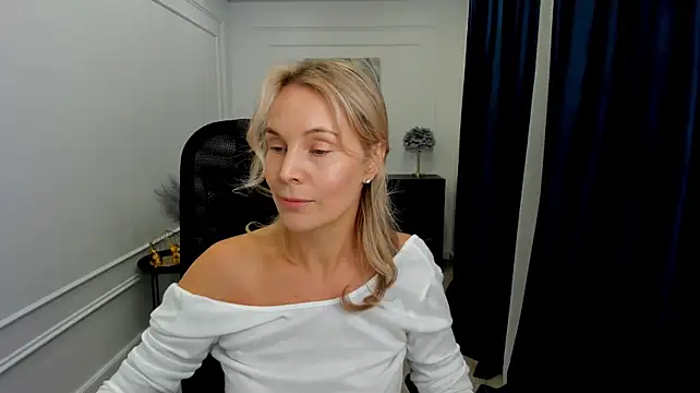 Sinty_Devis live cam on StripChat