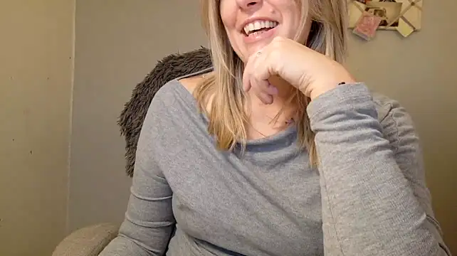 Ellie_Jax