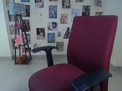 silent_girl69 live cam on StripChat