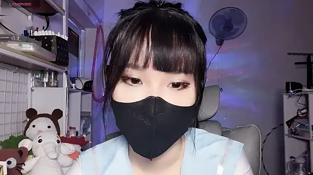 Tieu-May live cam on StripChat