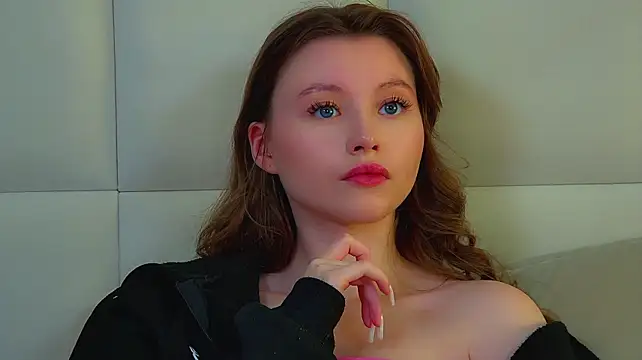 KeiraAsti live cam on StripChat