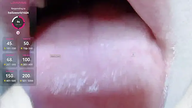 littlewhiterabbit live cam on StripChat