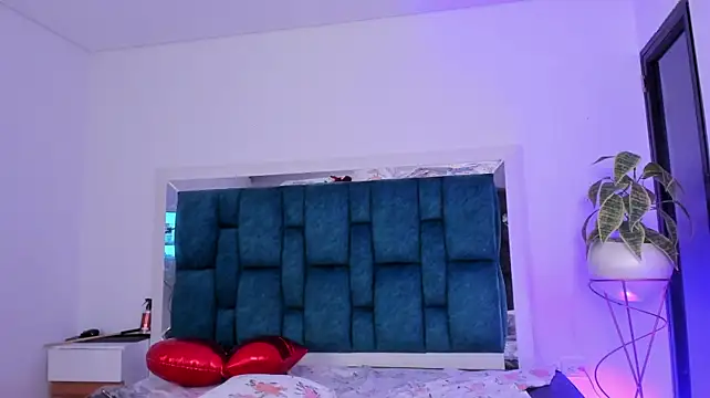 Emma_collins01 live cam on StripChat