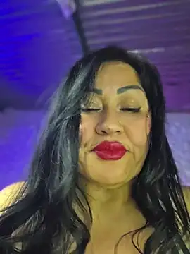 kittyhotass1 live cam on StripChat