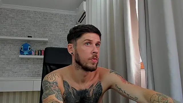JonahShaw live cam on StripChat