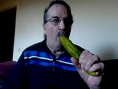 bodo1957 live cam on StripChat