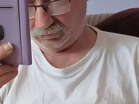 cumloverboyxx69's live room