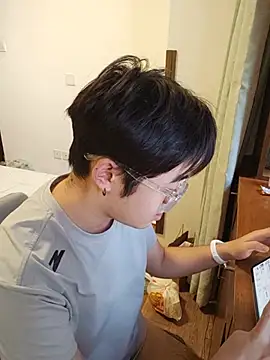 charliez0088 (M young) - 脱掉衣服