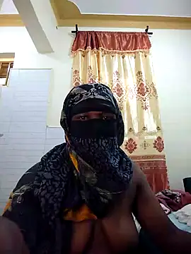 chocolate-puss live cam on StripChat