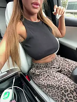 LovingBlondie live cam on StripChat