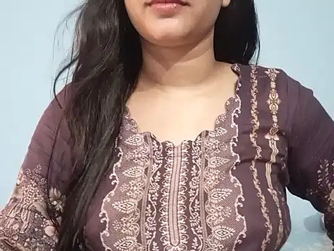 Adhiti_1 live cam on StripChat