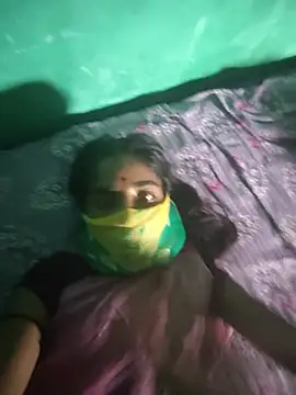 Karishma80 live cam on StripChat