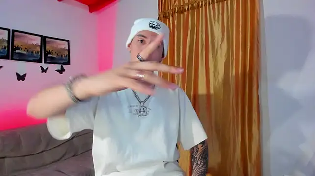 Vlad__night live cam on StripChat