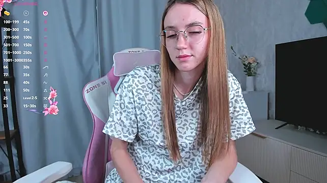 NellieEinspahr live cam on StripChat