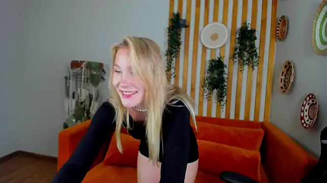 ElaraVoltage live cam