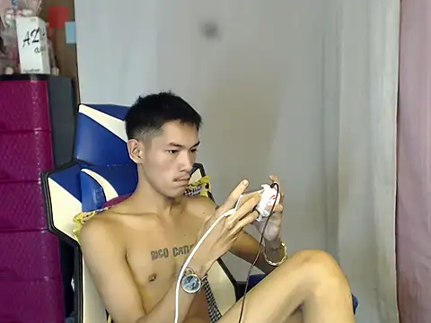 riks_tyler (Ask my age) - get me naked and make me cum!!